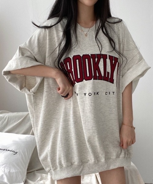 yuue' ( wear )(ユーイ)の「オーバーサイズカレッジロゴプリント半袖Tシャツ/ユニセックス(Tシャツ/カットソー・レディース・ネイビー/グレー/ブラック/ライトグレー・FREE)」の9枚目の写真