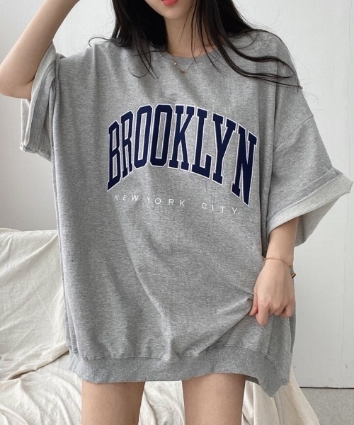 yuue' ( wear )(ユーイ)の「オーバーサイズカレッジロゴプリント半袖Tシャツ/ユニセックス(Tシャツ/カットソー・レディース・ネイビー/グレー/ブラック/ライトグレー・FREE)」の15枚目の写真