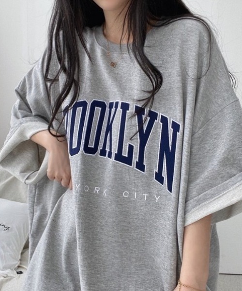 yuue' ( wear )(ユーイ)の「オーバーサイズカレッジロゴプリント半袖Tシャツ/ユニセックス(Tシャツ/カットソー・レディース・ネイビー/グレー/ブラック/ライトグレー・FREE)」の19枚目の写真