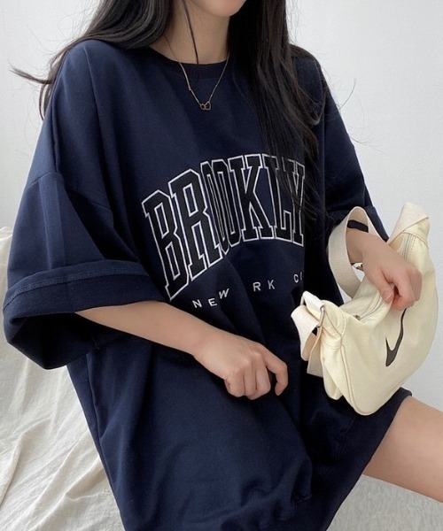 yuue' ( wear )(ユーイ)の「オーバーサイズカレッジロゴプリント半袖Tシャツ/ユニセックス(Tシャツ/カットソー・レディース・ネイビー/グレー/ブラック/ライトグレー・FREE)」の22枚目の写真