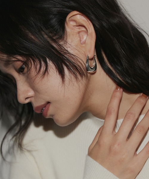 hellam(へラム)の「スクエアドロップピアス(ピアス(両耳用)・レディース・シルバー/ゴールド・FREE)」の1枚目の写真