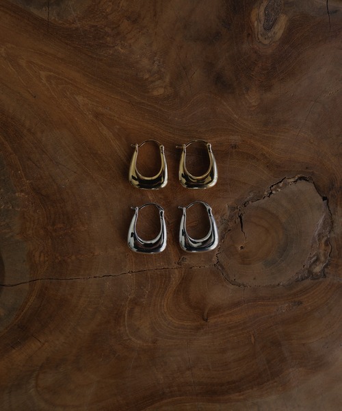 hellam(へラム)の「スクエアドロップピアス(ピアス(両耳用)・レディース・シルバー/ゴールド・FREE)」の2枚目の写真