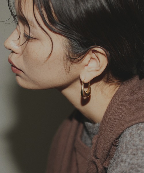 hellam(へラム)の「スクエアドロップピアス(ピアス(両耳用)・レディース・シルバー/ゴールド・FREE)」の4枚目の写真