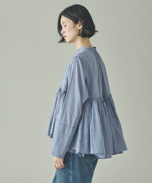 Curensology（カレンソロジー）の「Curensology(カレンソロジー)/シャンブレーレイヤードギャザーブラウス（シャツ/ブラウス・レディース・サックスブルー・FREE）」の3枚目の写真