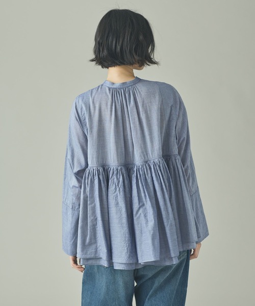 Curensology（カレンソロジー）の「Curensology(カレンソロジー)/シャンブレーレイヤードギャザーブラウス（シャツ/ブラウス・レディース・サックスブルー・FREE）」の4枚目の写真