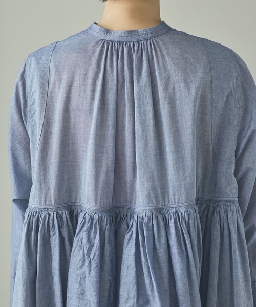 Curensology（カレンソロジー）の「Curensology(カレンソロジー)/シャンブレーレイヤードギャザーブラウス（シャツ/ブラウス・レディース・サックスブルー・FREE）」の11枚目の写真