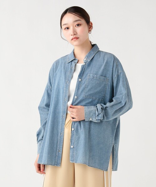 BEAMS HEART(ビームスハート)の「シアーデニム オーバーシャツ(シャツ/ブラウス・レディース・グレー/インディゴブルー/サックスブルー・FREE)」の2枚目の写真