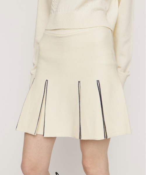 SLY(スライ)の「BICOLOR PLEATS S/SK【2BUY10%OFF】 バイカラープリーツショートスカート 春服(スカート・レディース・アイボリー/ブラック/杢グレー・1/2)」の2枚目の写真