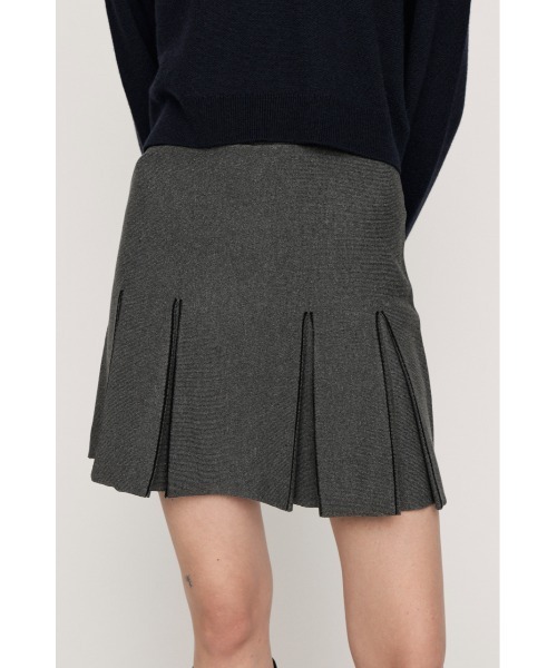 SLY(スライ)の「BICOLOR PLEATS S/SK【2BUY10%OFF】 バイカラープリーツショートスカート 春服(スカート・レディース・アイボリー/ブラック/杢グレー・1/2)」の16枚目の写真