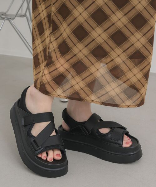 RETRO GIRL（レトロガール）の「スポーツサンダル（サンダル・レディース・ライトブラウン/オフホワイト/ブラック・LARGE/MEDIUM）」の2枚目の写真