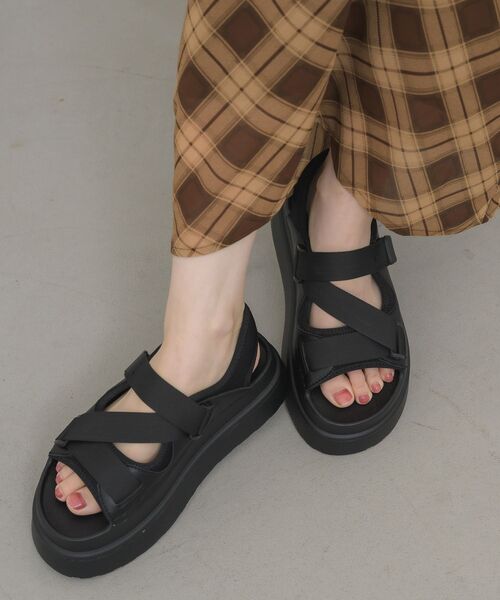 RETRO GIRL（レトロガール）の「スポーツサンダル（サンダル・レディース・ライトブラウン/オフホワイト/ブラック・LARGE/MEDIUM）」の9枚目の写真