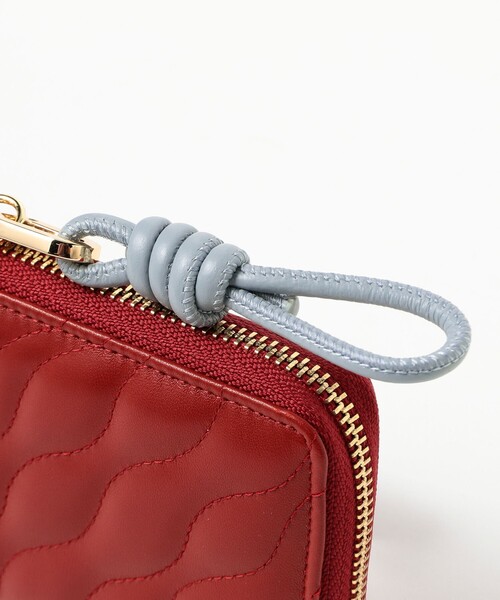 Ray BEAMS(レイビームス)の「【別注】BEAURE / キルト ウォレット | 新生活・通勤・通学・新学期(財布・レディース・レッド/シルバー/ブラック・ONE SIZE)」の9枚目の写真