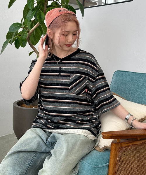 DOUBLE NAME（ダブルネーム）の「スプレー加工ボーダーヘンリープルオーバー（Tシャツ/カットソー・レディース・ブラック/ネイビー/ボルドー・FREE）」の9枚目の写真