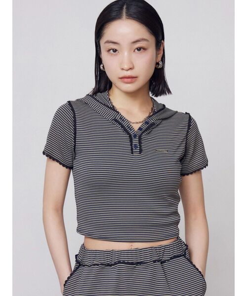 EMODA（エモダ）の「レースラインフーディトップス（Tシャツ/カットソー・レディース・グレー/レッド/ネイビー・FREE）」の2枚目の写真