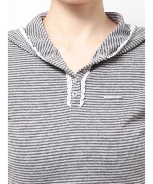 EMODA（エモダ）の「レースラインフーディトップス（Tシャツ/カットソー・レディース・グレー/レッド/ネイビー・FREE）」の11枚目の写真