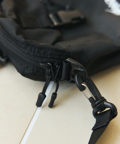NANGA(ナンガ)の「NANGA/ナンガ ECOPAK UR SHOULDER POUCH ショルダーポーチ(ショルダーバッグ・メンズ・ブラック/オリーブ・ONE SIZE)」の3枚目の写真