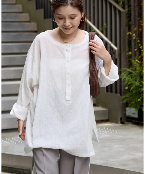 JOURNAL STANDARD（ジャーナルスタンダード）の「《追加》ソフトガーゼ2WAYビッグプルオーバー（シャツ/ブラウス・レディース・ブラック/ホワイト・FREE）」の2枚目の写真