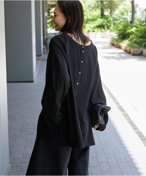 JOURNAL STANDARD（ジャーナルスタンダード）の「《追加》ソフトガーゼ2WAYビッグプルオーバー（シャツ/ブラウス・レディース・ブラック/ホワイト・FREE）」の11枚目の写真