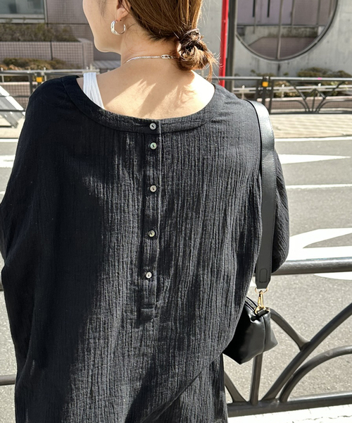 JOURNAL STANDARD（ジャーナルスタンダード）の「《追加》ソフトガーゼ2WAYビッグプルオーバー（シャツ/ブラウス・レディース・ブラック/ホワイト・FREE）」の19枚目の写真