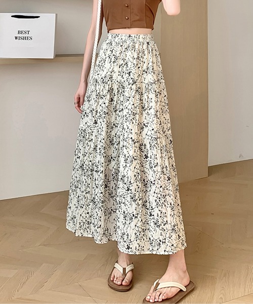 LUCPY(ラクピー)の「フラワープリントハイウエストロングスカート(スカート・レディース・ブラック/ホワイト・SMALL/MEDIUM/LARGE/X-LARGE)」の1枚目の写真