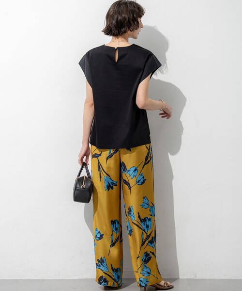23区 S(ニジュウサンクチイサイサイズ)の「スムースデザイン タフタスリーブ カットソー(Tシャツ/カットソー・レディース・グレー系/ホワイト系/レッド系/ダルブルー系/ブラック系・32)」の18枚目の写真