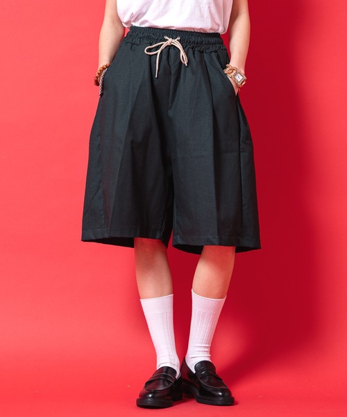 a.p.o.v.(エーピーオービー)の「a.p.o.v. コットンシーチングタックワイドハーフパンツ(その他パンツ・メンズ・グリーン/アイボリー/ブラック・ONESIZE)」の3枚目の写真
