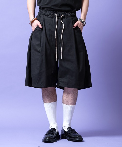 a.p.o.v.(エーピーオービー)の「a.p.o.v. コットンシーチングタックワイドハーフパンツ(その他パンツ・メンズ・グリーン/アイボリー/ブラック・ONESIZE)」の2枚目の写真