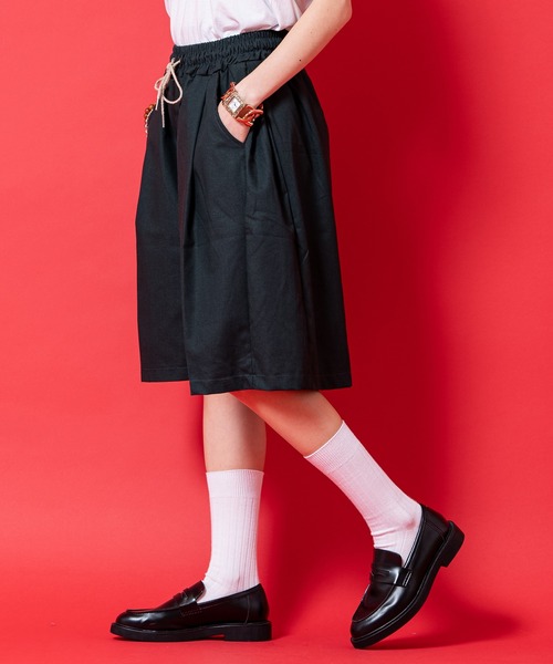 a.p.o.v.(エーピーオービー)の「a.p.o.v. コットンシーチングタックワイドハーフパンツ(その他パンツ・メンズ・グリーン/アイボリー/ブラック・ONESIZE)」の4枚目の写真