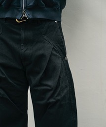 all black curve denim (mens)/オールブラック/レザーパッチ/バレルレッグシルエット/NVRFRGT