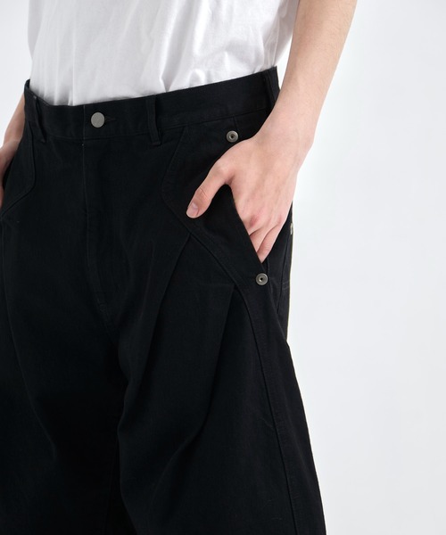 CONZ(コンズ)の「all black curve denim (mens)/オールブラック/レザーパッチ/バレルレッグシルエット/NVRFRGT(デニムパンツ・メンズ・ブラック・4/3/2/1)」の4枚目の写真