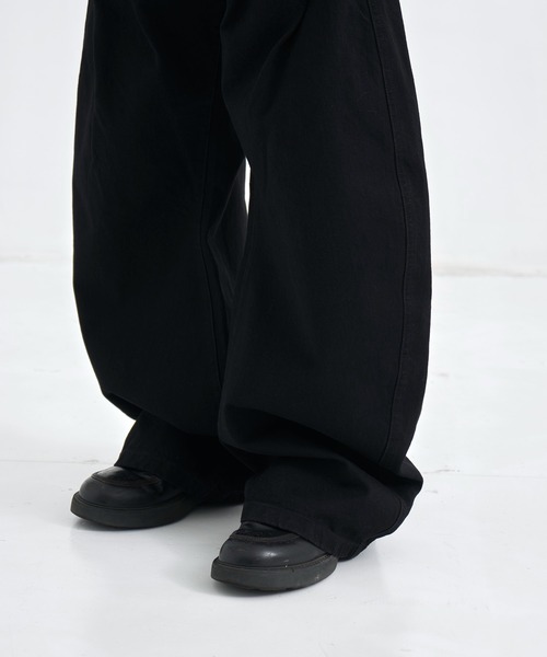 CONZ(コンズ)の「all black curve denim (mens)/オールブラック/レザーパッチ/バレルレッグシルエット/NVRFRGT(デニムパンツ・メンズ・ブラック・4/3/2/1)」の7枚目の写真