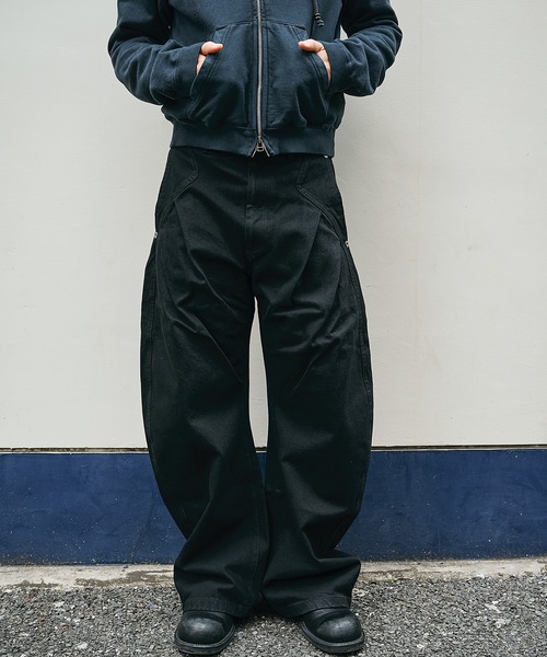 CONZ(コンズ)の「all black curve denim (mens)/オールブラック/レザーパッチ/バレルレッグシルエット/NVRFRGT(デニムパンツ・メンズ・ブラック・4/3/2/1)」の10枚目の写真