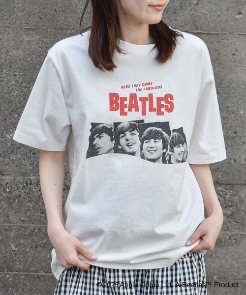 The Beatles(ザビートルズ)の「THE BEATLESツアープリントTシャツ(Tシャツ/カットソー・レディース・ホワイト/チャコール/ブルー・M/L)」の1枚目の写真