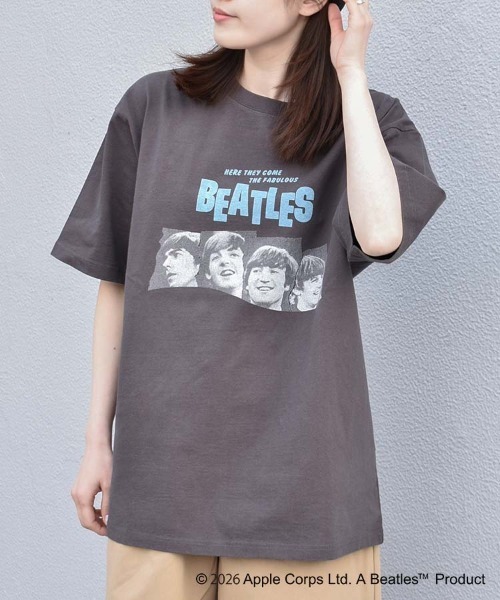 The Beatles(ザビートルズ)の「THE BEATLESツアープリントTシャツ(Tシャツ/カットソー・レディース・ホワイト/チャコール/ブルー・M/L)」の3枚目の写真