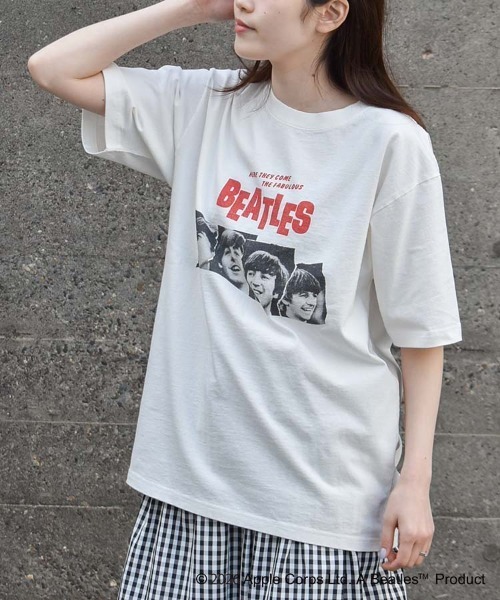The Beatles(ザビートルズ)の「THE BEATLESツアープリントTシャツ(Tシャツ/カットソー・レディース・ホワイト/チャコール/ブルー・M/L)」の6枚目の写真