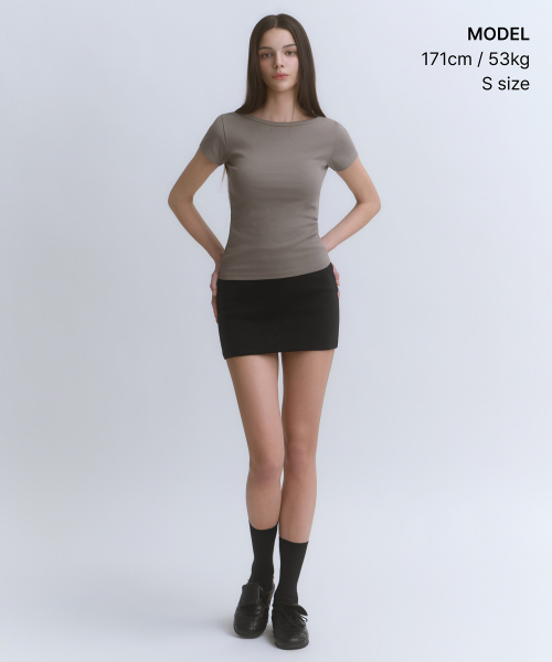 MUSINSA STANDARD WOMAN（ムシンサスタンダードウーマン）の「ウィメンズスリムボートネックキャップスリーブTシャツ[トープ]（Tシャツ/カットソー・レディース・その他・SMALL/MEDIUM/LARGE/X-SMALL）」の2枚目の写真