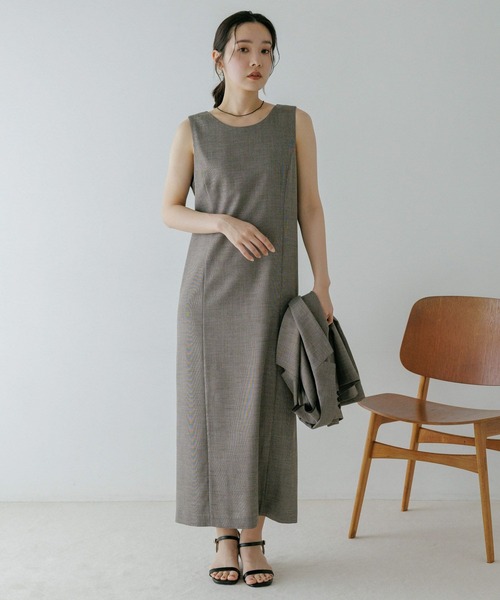Andemiu（アンデミュウ）の「Iラインノースリーブワンピース656245（ワンピース・レディース・ブラウン/ベージュ・MEDIUM/SMALL）」の3枚目の写真