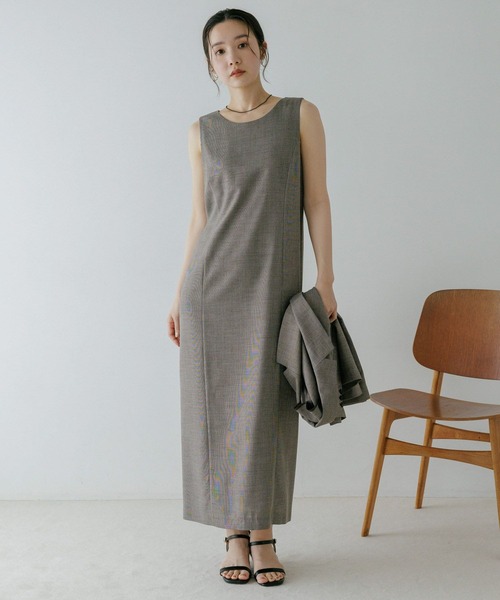 Andemiu（アンデミュウ）の「Iラインノースリーブワンピース656245（ワンピース・レディース・ブラウン/ベージュ・MEDIUM/SMALL）」の4枚目の写真