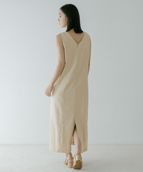 Andemiu（アンデミュウ）の「Iラインノースリーブワンピース656245（ワンピース・レディース・ブラウン/ベージュ・MEDIUM/SMALL）」の11枚目の写真