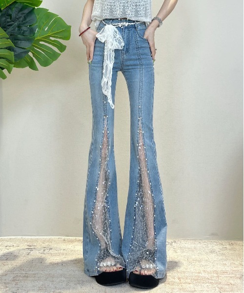 &soiree(アンドソワレ)の「シアー切り替えフレアデニムパンツ(デニムパンツ・レディース・ブルー・X-LARGE/LARGE/MEDIUM/SMALL)」の2枚目の写真