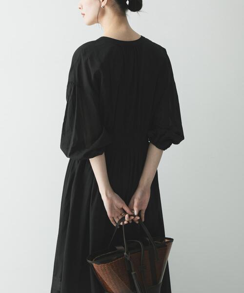 URBAN RESEARCH（アーバンリサーチ）の「コットンボイルシャーリングワンピース（ワンピース・レディース・ブラック/ブラウン・FREE）」の6枚目の写真