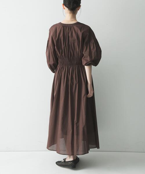URBAN RESEARCH（アーバンリサーチ）の「コットンボイルシャーリングワンピース（ワンピース・レディース・ブラック/ブラウン・FREE）」の19枚目の写真
