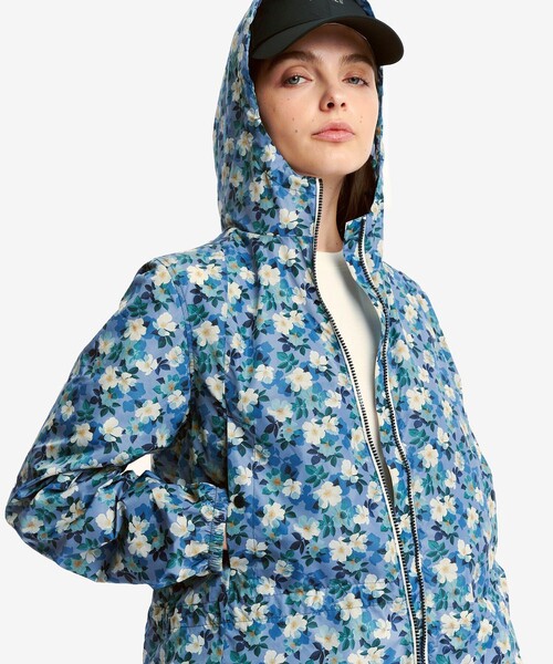 AIGLE(エーグル)の「【LIBERTY】撥水 フラワープリント エクストラライト フーディジャケット(ナイロンジャケット・レディース・ブルー/ピンク/モスグリーン・36/38/40)」の3枚目の写真