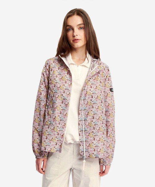 AIGLE(エーグル)の「【LIBERTY】撥水 フラワープリント エクストラライト フーディジャケット(ナイロンジャケット・レディース・ブルー/ピンク/モスグリーン・36/38/40)」の10枚目の写真
