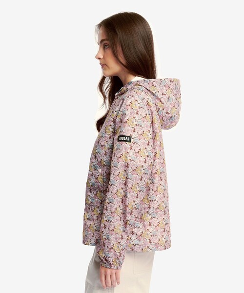 AIGLE(エーグル)の「【LIBERTY】撥水 フラワープリント エクストラライト フーディジャケット(ナイロンジャケット・レディース・ブルー/ピンク/モスグリーン・36/38/40)」の8枚目の写真