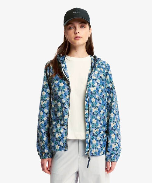 AIGLE(エーグル)の「【LIBERTY】撥水 フラワープリント エクストラライト フーディジャケット(ナイロンジャケット・レディース・ブルー/ピンク/モスグリーン・36/38/40)」の4枚目の写真