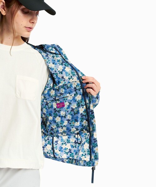 AIGLE(エーグル)の「【LIBERTY】撥水 フラワープリント エクストラライト フーディジャケット(ナイロンジャケット・レディース・ブルー/ピンク/モスグリーン・36/38/40)」の18枚目の写真
