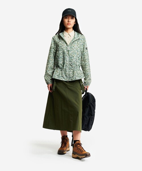 AIGLE(エーグル)の「【LIBERTY】撥水 フラワープリント エクストラライト フーディジャケット(ナイロンジャケット・レディース・ブルー/ピンク/モスグリーン・36/38/40)」の17枚目の写真