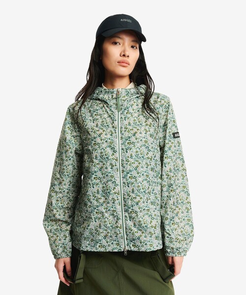 AIGLE(エーグル)の「【LIBERTY】撥水 フラワープリント エクストラライト フーディジャケット(ナイロンジャケット・レディース・ブルー/ピンク/モスグリーン・36/38/40)」の15枚目の写真