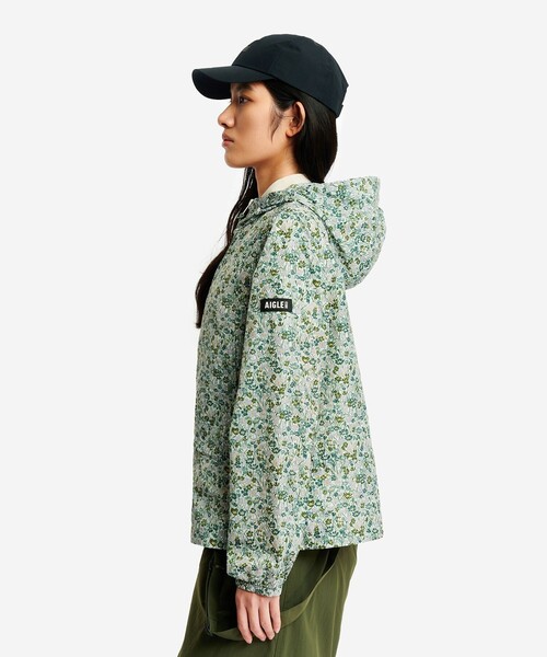 AIGLE(エーグル)の「【LIBERTY】撥水 フラワープリント エクストラライト フーディジャケット(ナイロンジャケット・レディース・ブルー/ピンク/モスグリーン・36/38/40)」の14枚目の写真